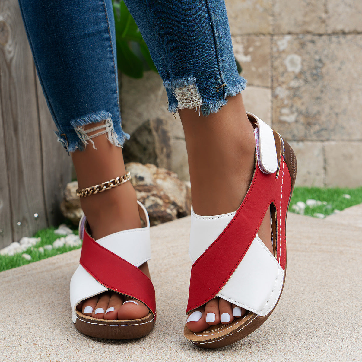 Modni sandali👡, široki in udobni, nedrseča oblika, prihranijo vam težave z zavezovanjem vezalk. Ne dovolite, da vam vezalke pokvarijo dobro voljo! 🌼50 % popust danes, brezplačne udobne nogavice🧦